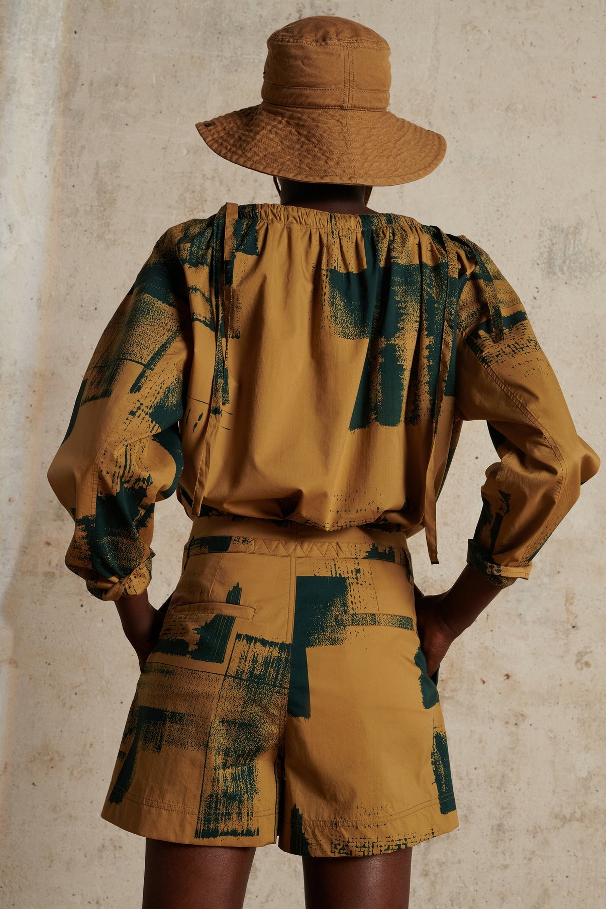 POLO BEIGE SHORTS vue 2